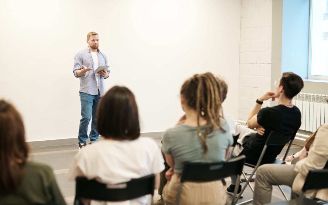 Employee Development in 2025: Choosing Between Online and Face-to-Face Training
